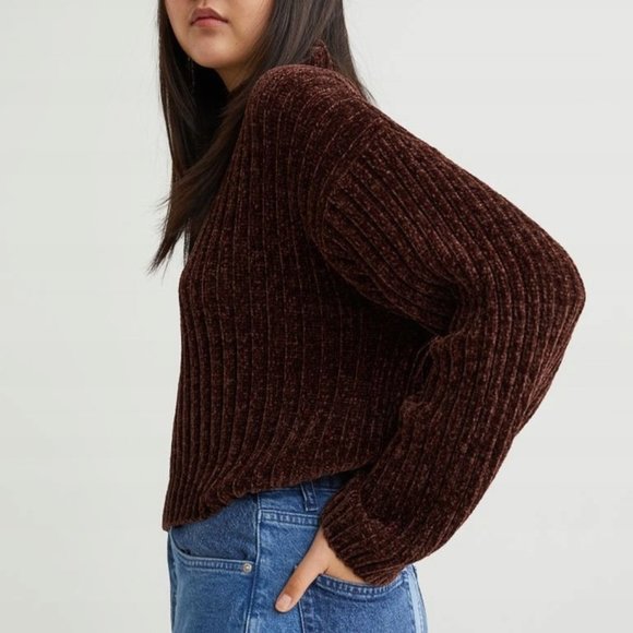 (NWT) H&M - chenille, mock turtleneck, cropped sweater (dark brown) - Picture 2 of 4
